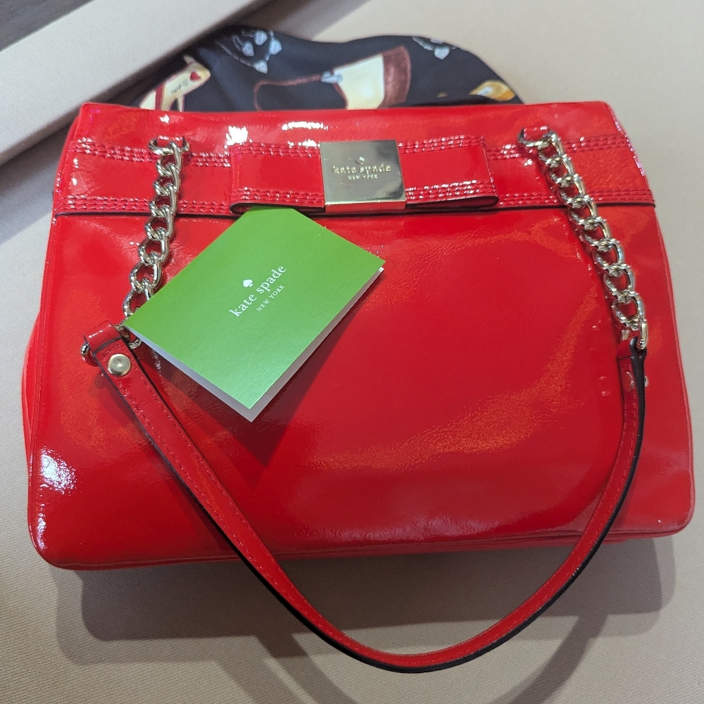 Kate Spade Patent Leather Bow Handbag in Gorgeous Red, Like NEW♦️